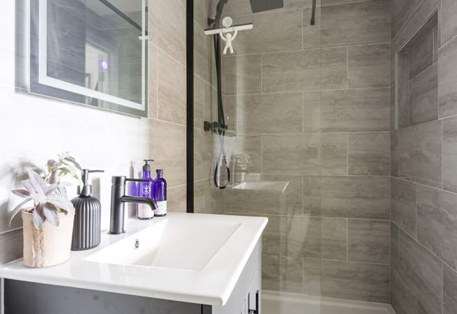 Yet another en suite shower-room.