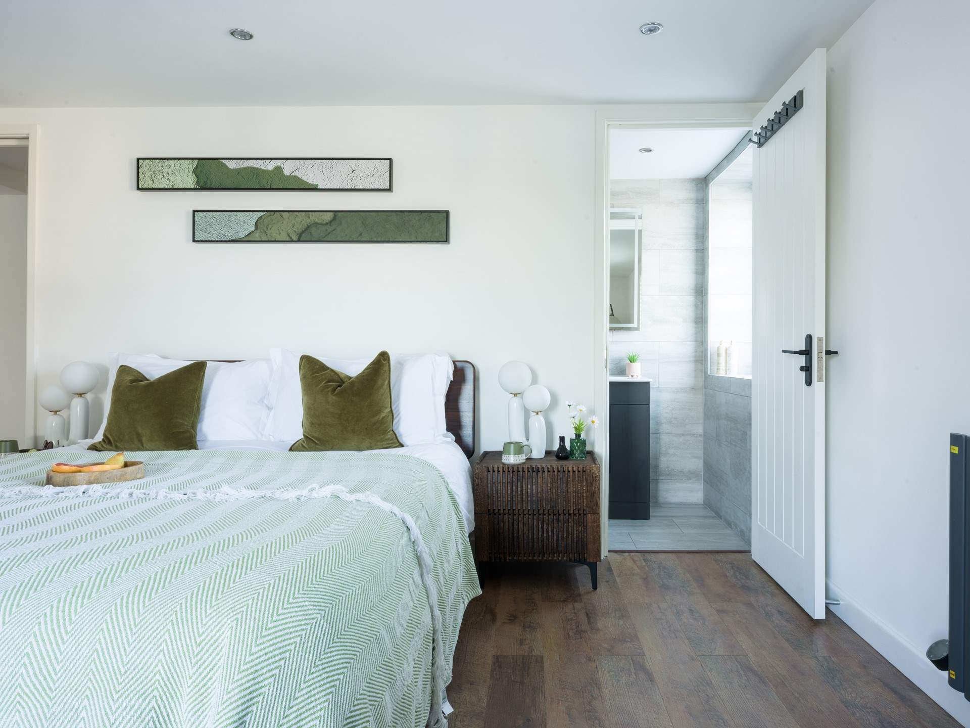 After an restful sleep enjoy the indulgence of the en suite.