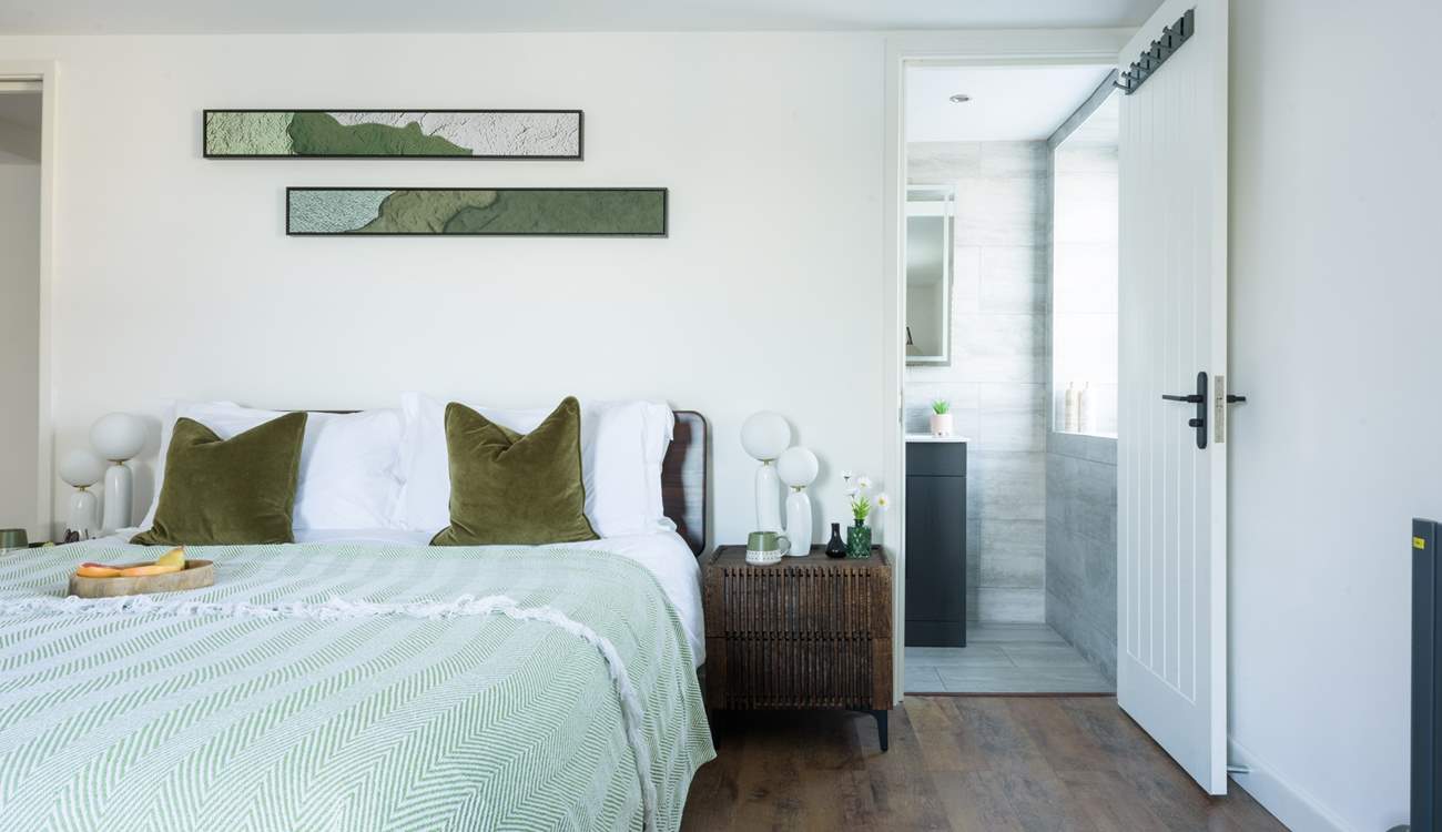 After an restful sleep enjoy the indulgence of the en suite.