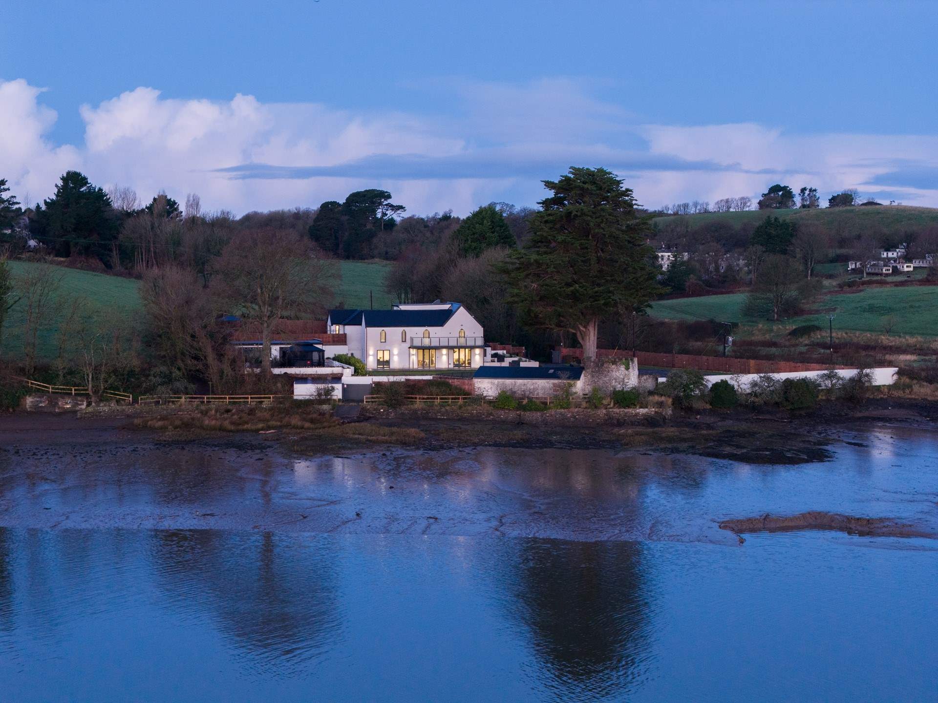 Sitting on the South West Coast Path you can head off to discover golden sandy beaches and seaside towns.