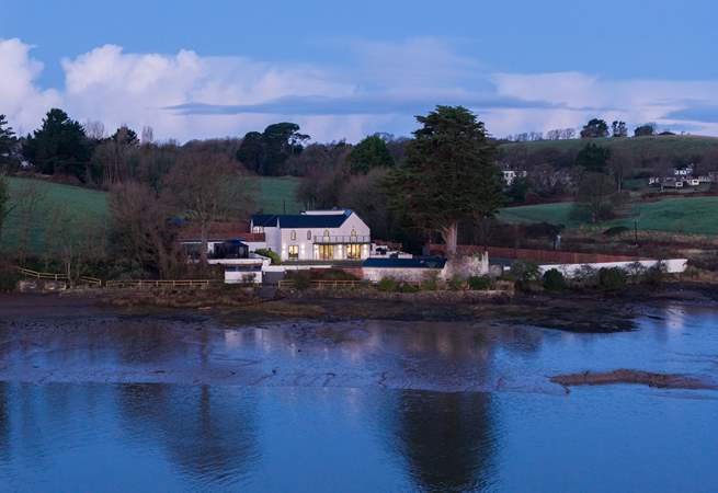 Sitting on the South West Coast Path you can head off to discover golden sandy beaches and seaside towns.