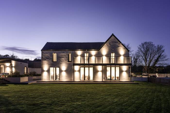 Boathyde is a 5 bedroom, dog friendly cottage with sea views in Appledore, Devon.