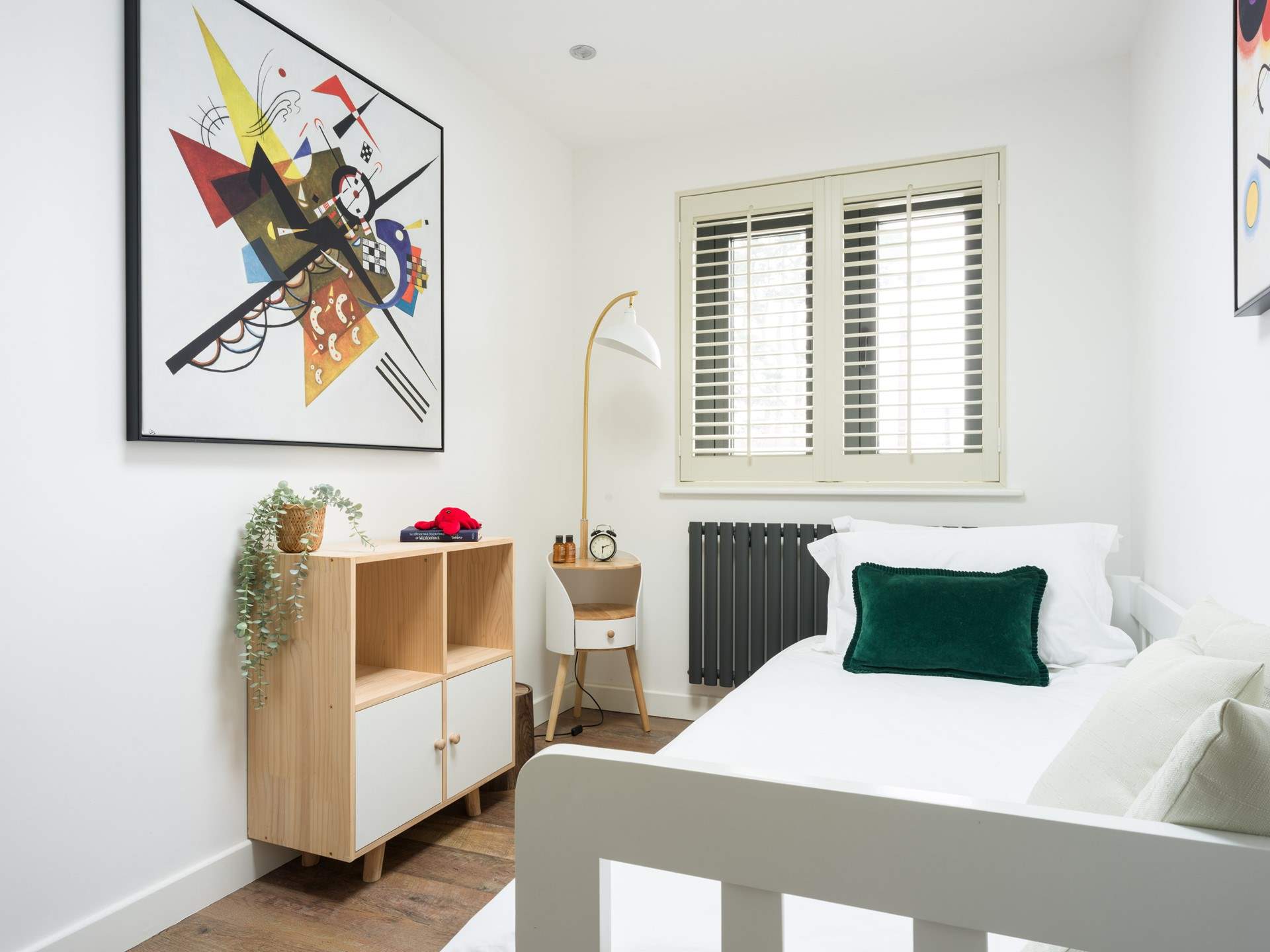 With views over to the estuary this is yet another lovely single bedroom.