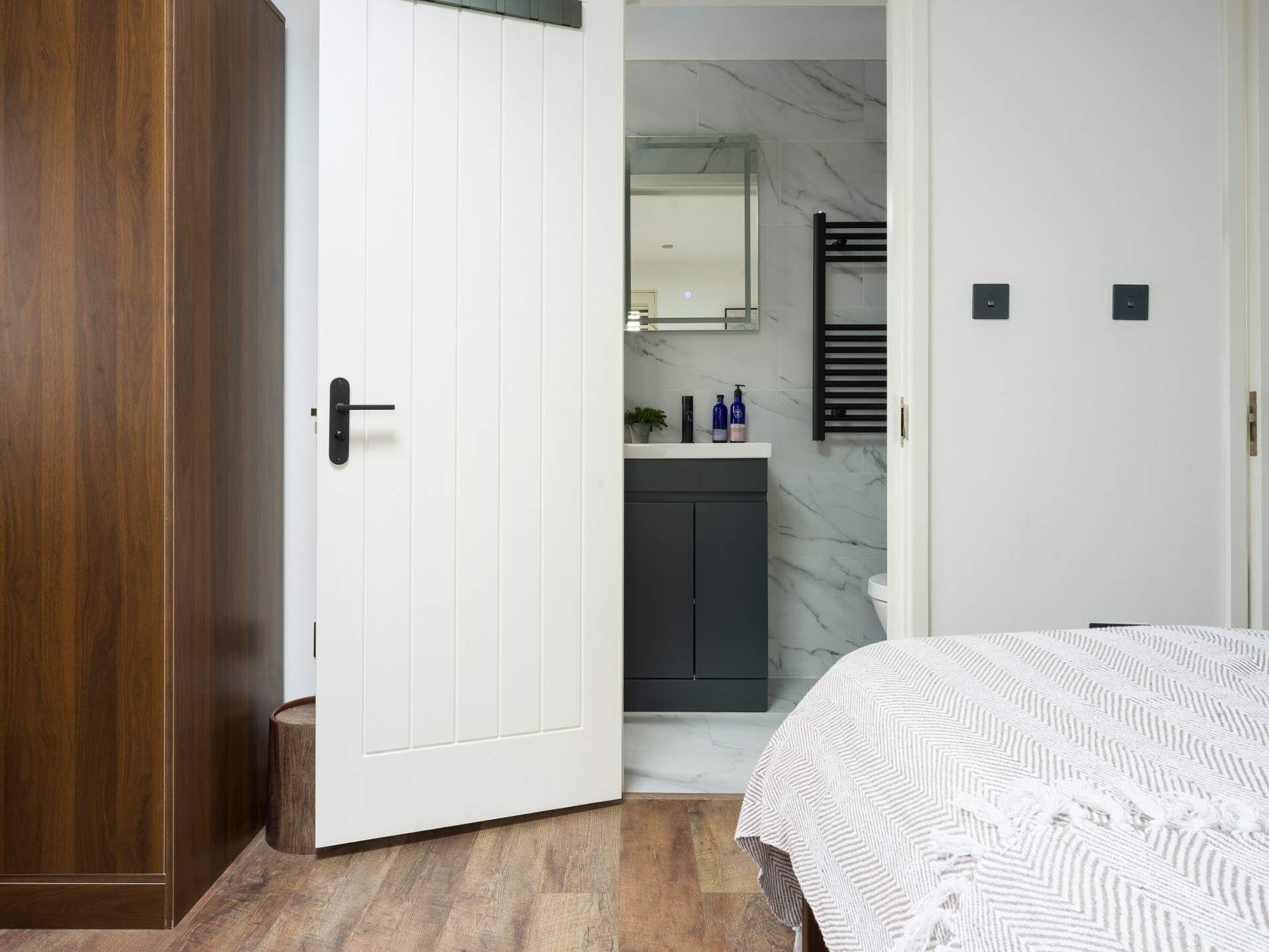 Another en suite shower-room.