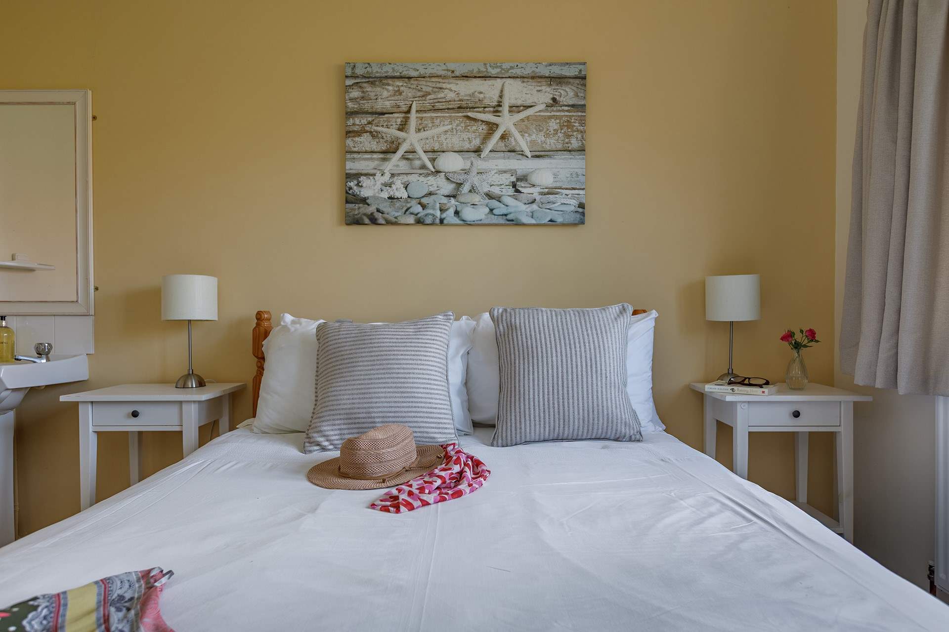 A lovely relaxing space in the double bedroom.