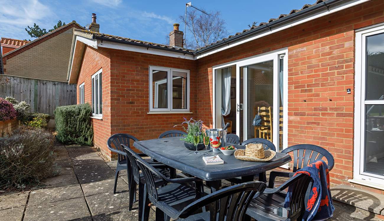 Al fresco dining and barbecues in the summer, what's not to like!