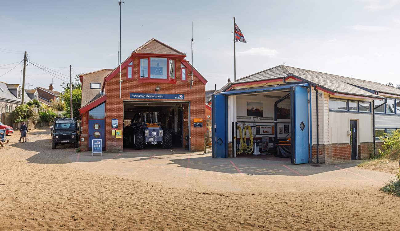 5 mins walk to the lifeboat and Hovercraft Station and Old Hunstanton beach.