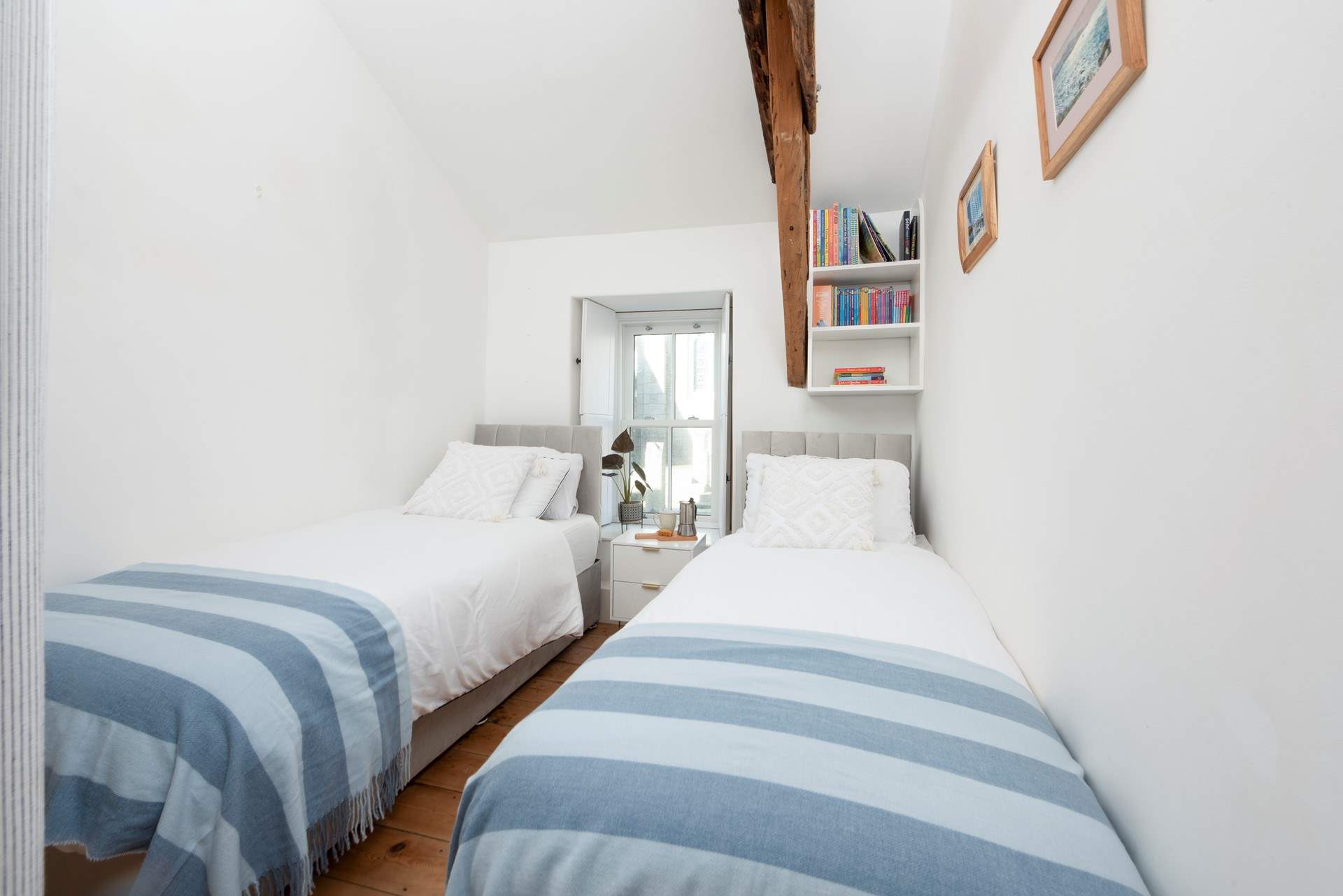 The sweet twin bedroom, single or rearranged for a couple.