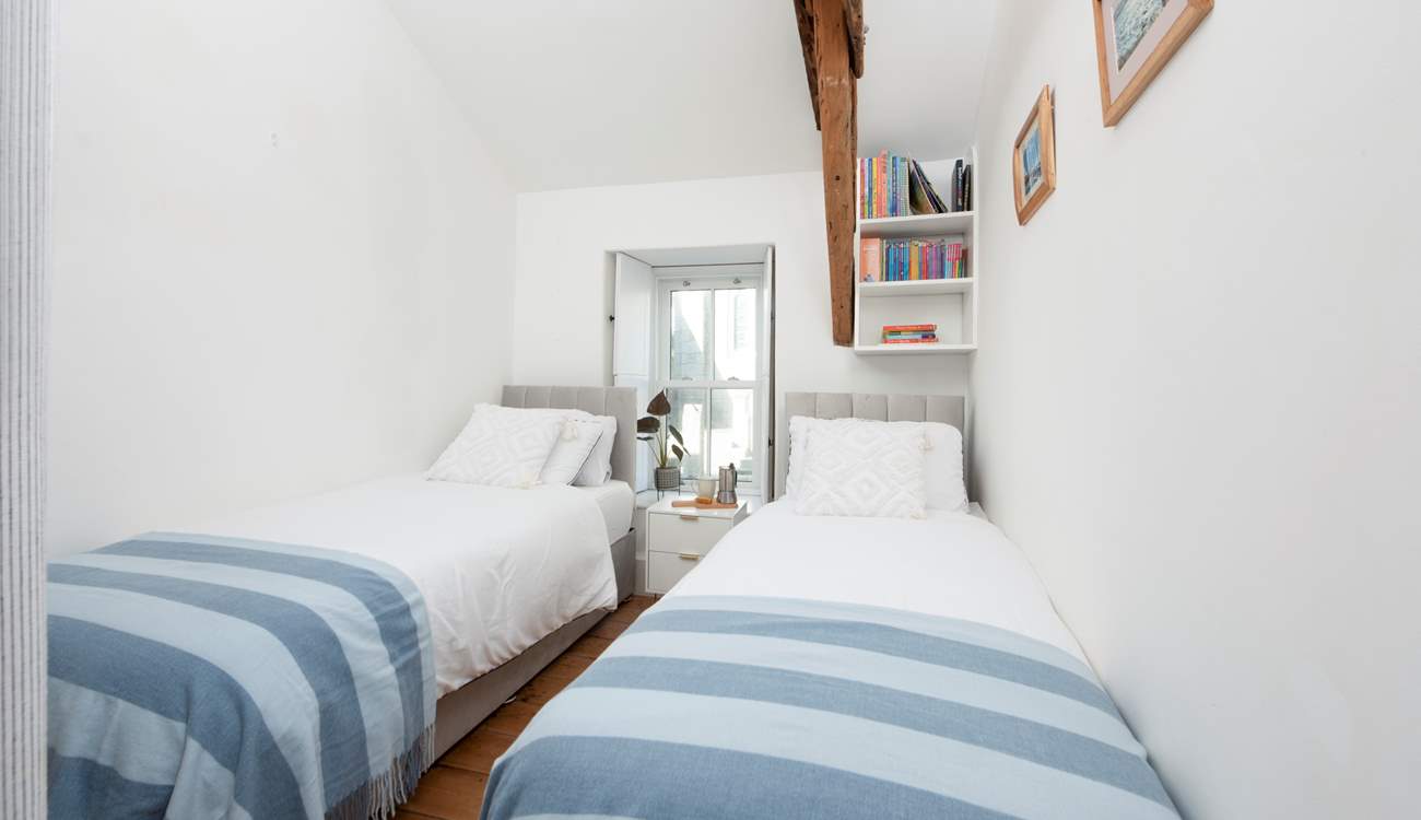 The sweet twin bedroom, single or rearranged for a couple.