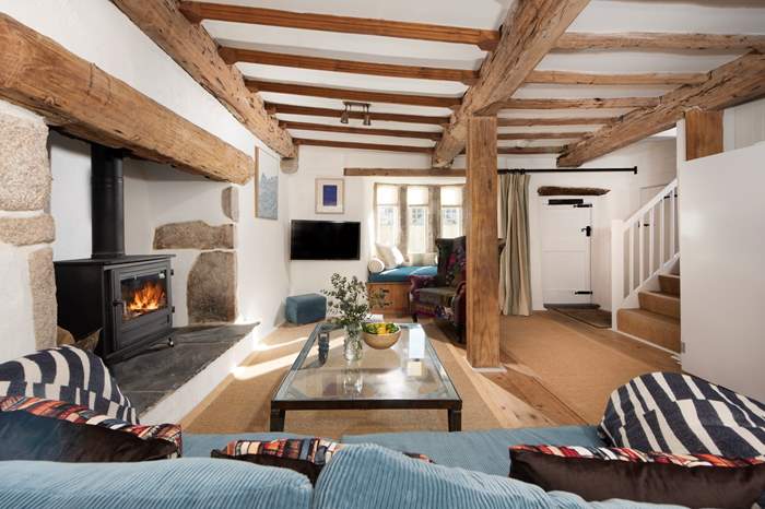 1 Chapel Cottage is a 2 bedroom, dog friendly cottage near the beach in Marazion, Cornwall.