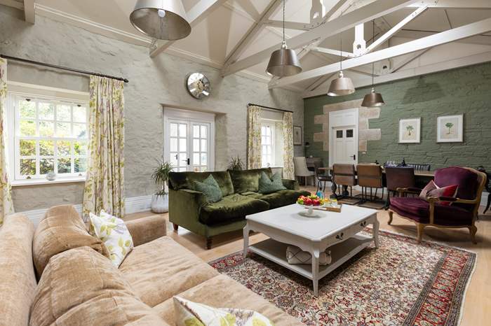 The Coach House is a 4 bedroom, dog friendly holiday cottage near Falmouth, West Cornwall.