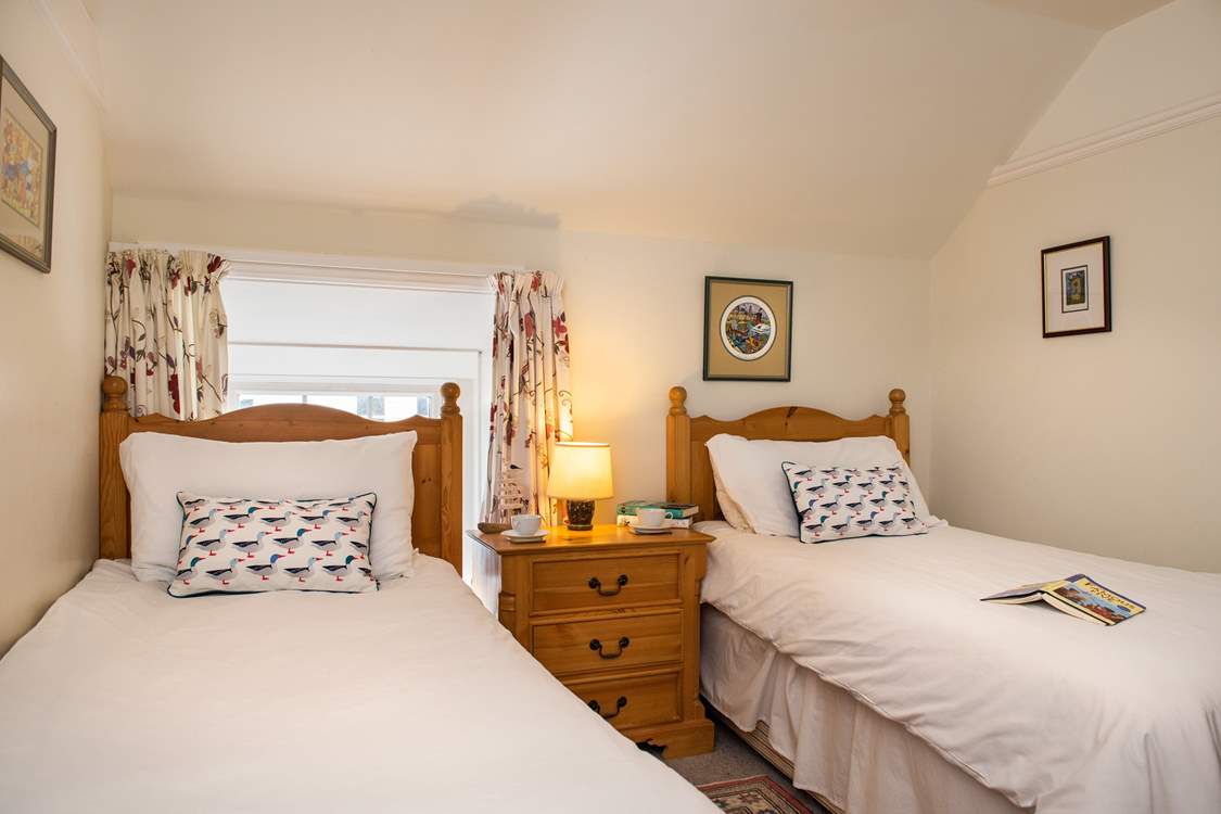 The twin bedroom overlooks the pretty courtyard at the back of the house (bedroom 2).
