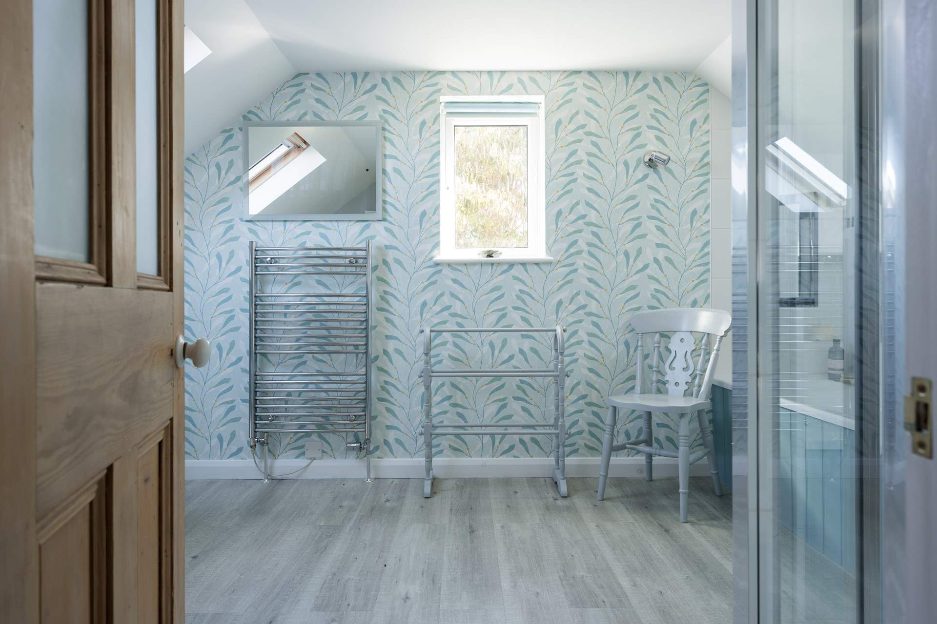 The gorgeous bathroom is lovely and spacious.