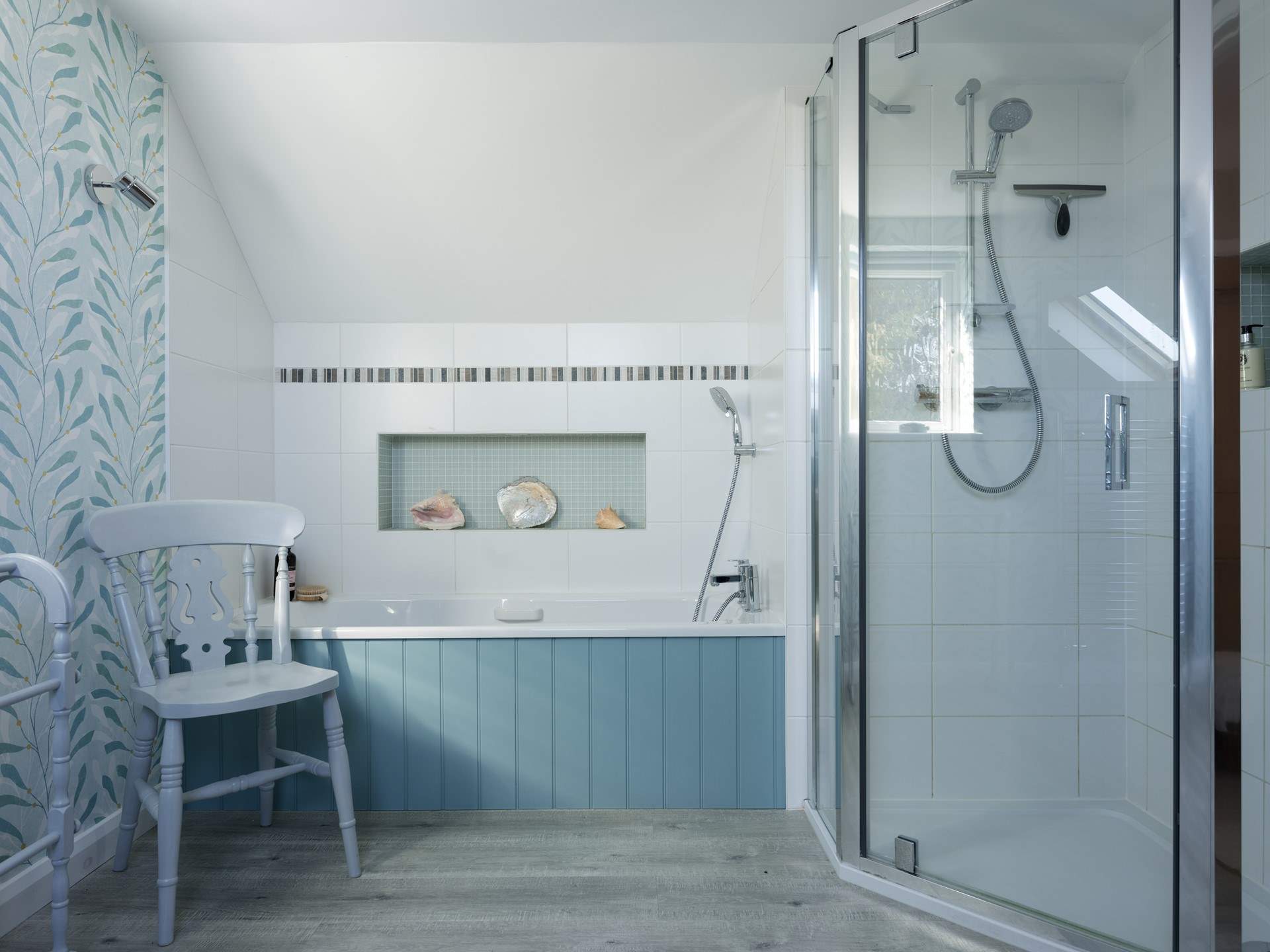 With both a bath and shower cubicle. 