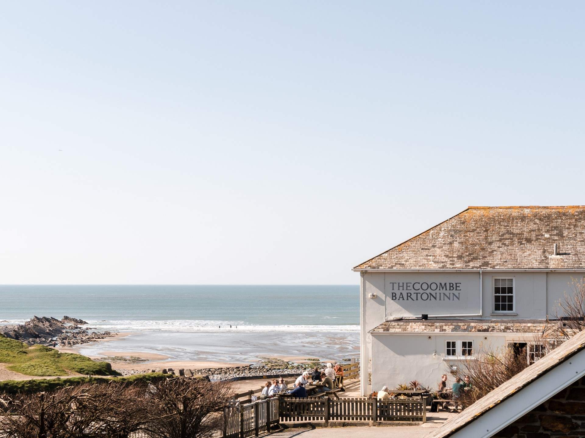 The perfect spot for a family meal by the sea!