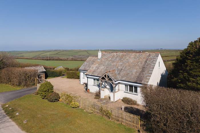 Treglindon is a 3 bedroom cottage with sea views near Crackington Haven, North Devon.