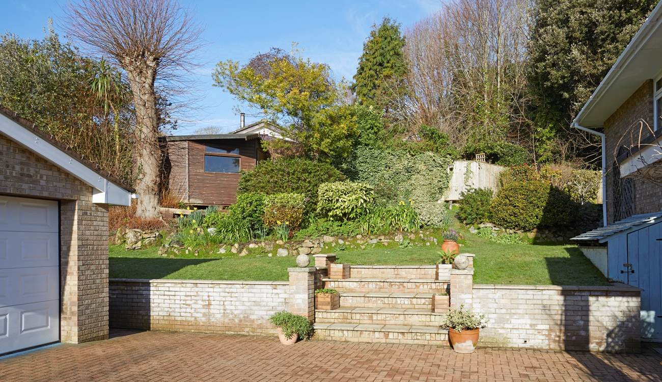 The very well maintained garden offers guests a lovely space to relax in.