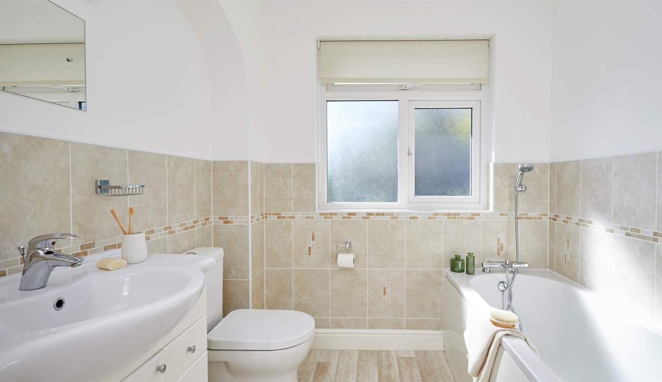 First floor family bathroom.