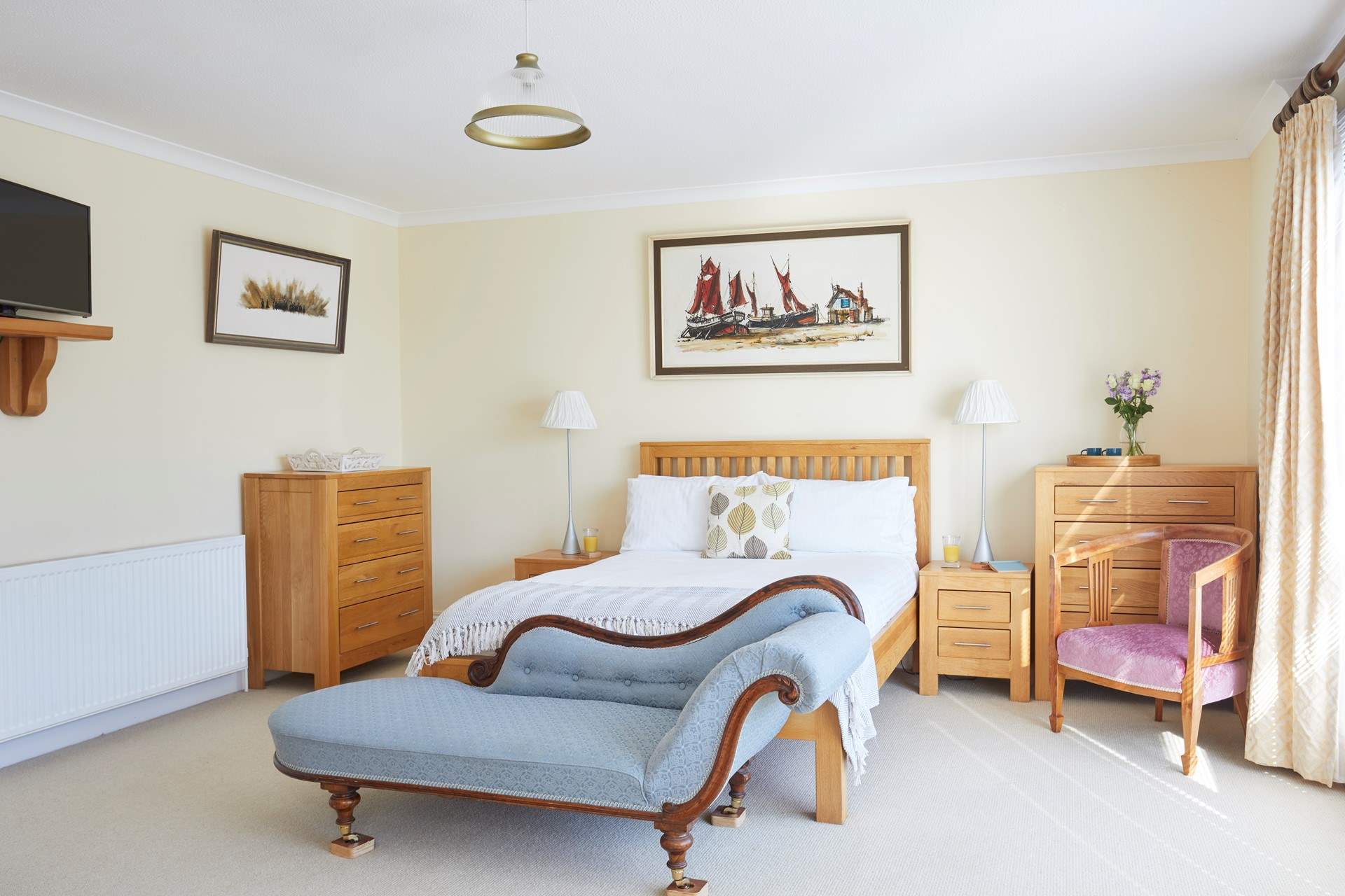 With a comfortable double bed, you will be sure to get a restful night's sleep here.