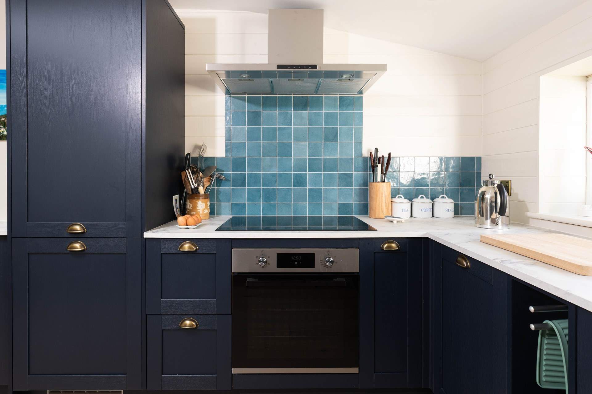 The super stylish kitchen-area. 