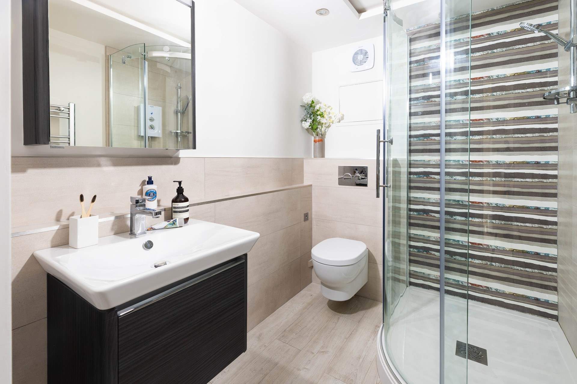 The modern and fresh shower-room.