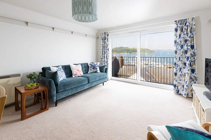 Harbour Haven is a 2 bedroom apartment with sea views in Falmouth, South Cornwall.