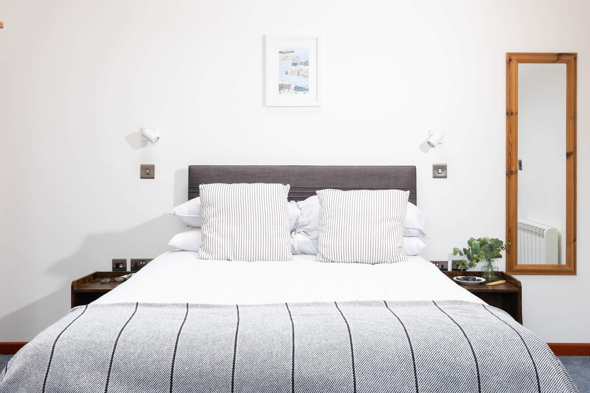 The principal bedroom has a comfy double bed. 