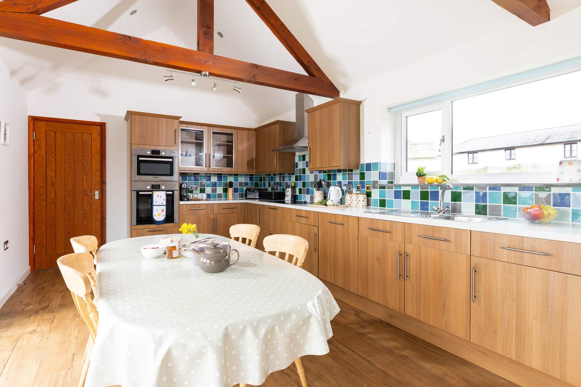 What a great space for a long leisurely breakfast. 