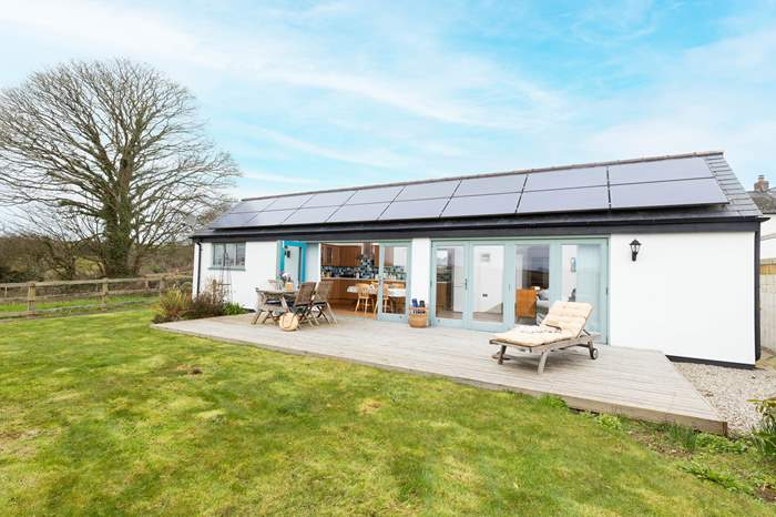 Little Chywoon Barn,Sleeps 4 + cot, 3.4 miles NW of Truro