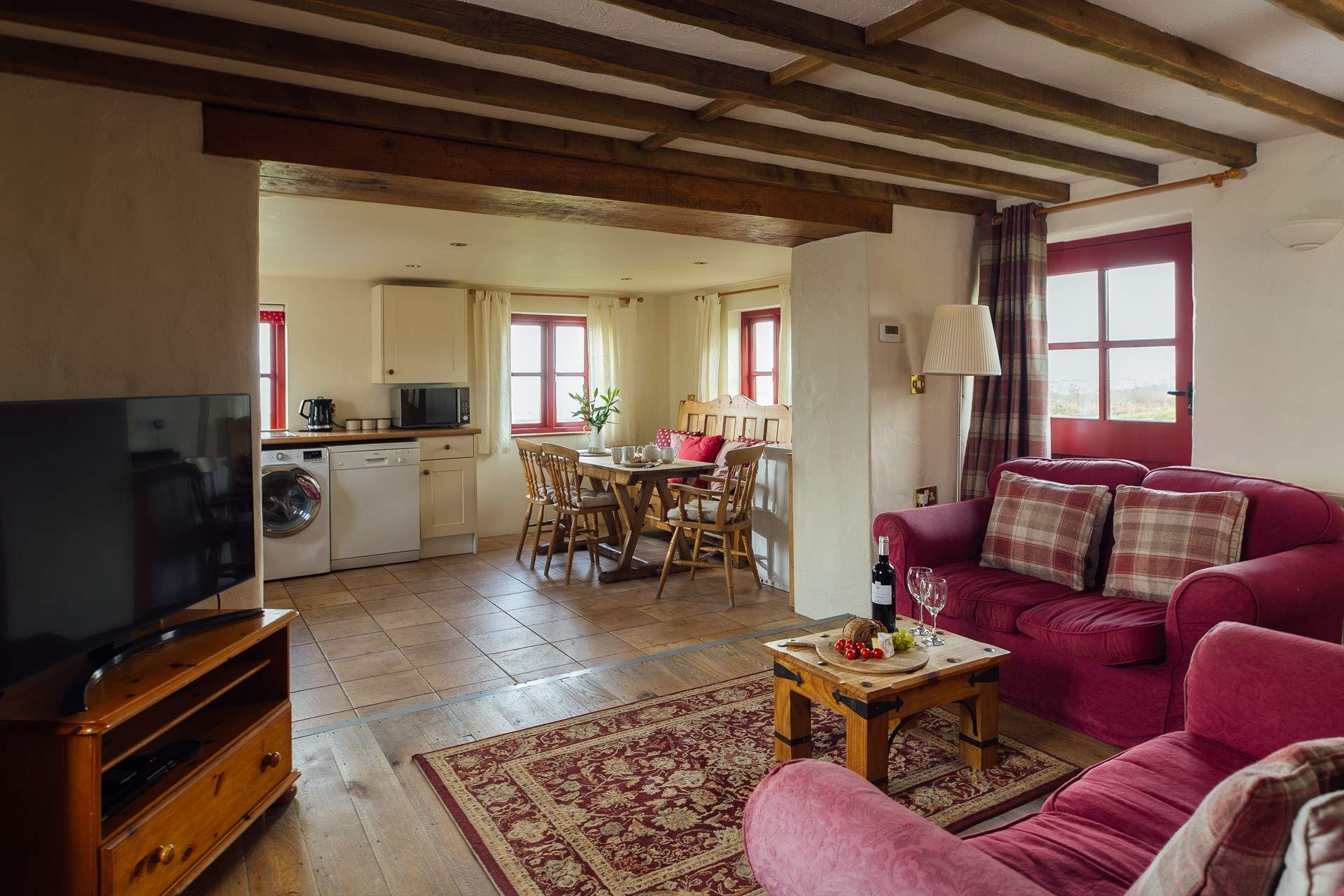 The open plan design creates the ideal space for small families and friends getting together. Deceptively spacious, the double en suite and second sitting room are located on the first floor. 