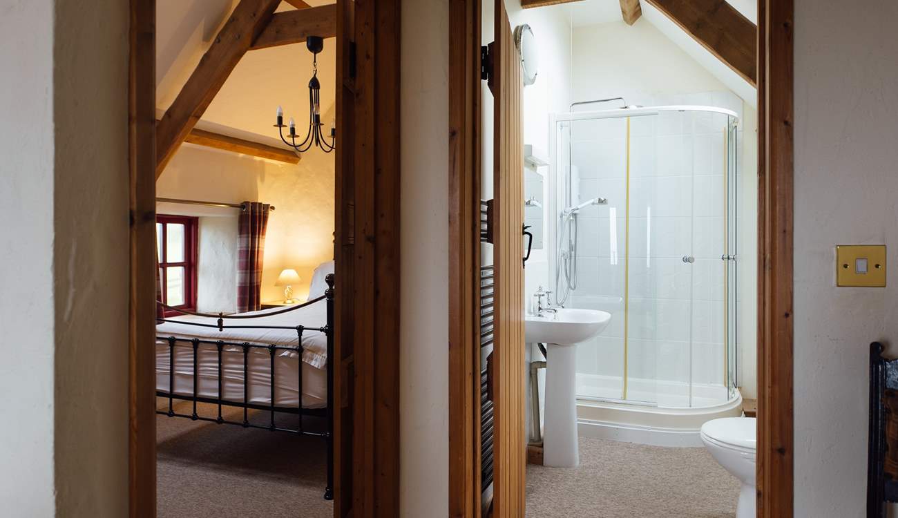 Delightful double en suite on the first floor. 
