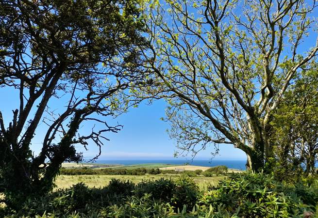 A picture tells the story. Spellbinding sea views, idyllic location, spacious lawns, glorious beaches nearby and pretty seaside villages to discover. Holiday heaven awaits.