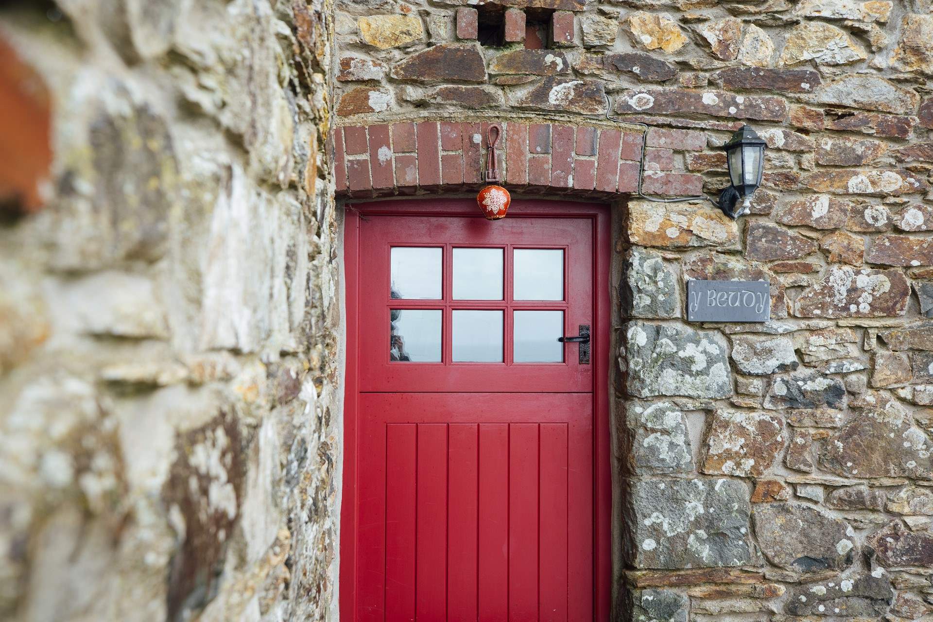 A very warm welcome and a wonderful holiday awaits. 