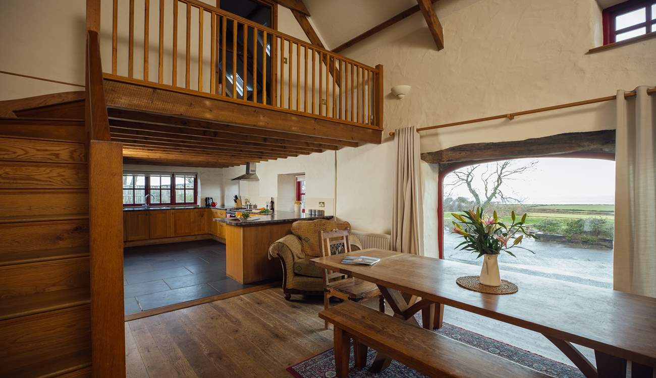 Dining with a never ending sea view. 