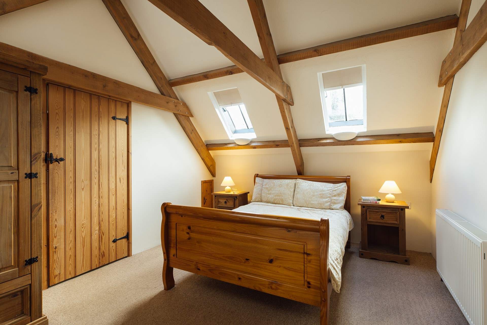Four stylish bedrooms to choose from. Two en suite doubles on the first floor and two sweet twin rooms on the ground floor, near the family bathroom. 