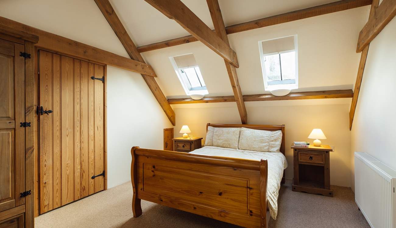 Four stylish bedrooms to choose from. Two en suite doubles on the first floor and two sweet twin rooms on the ground floor, near the family bathroom. 