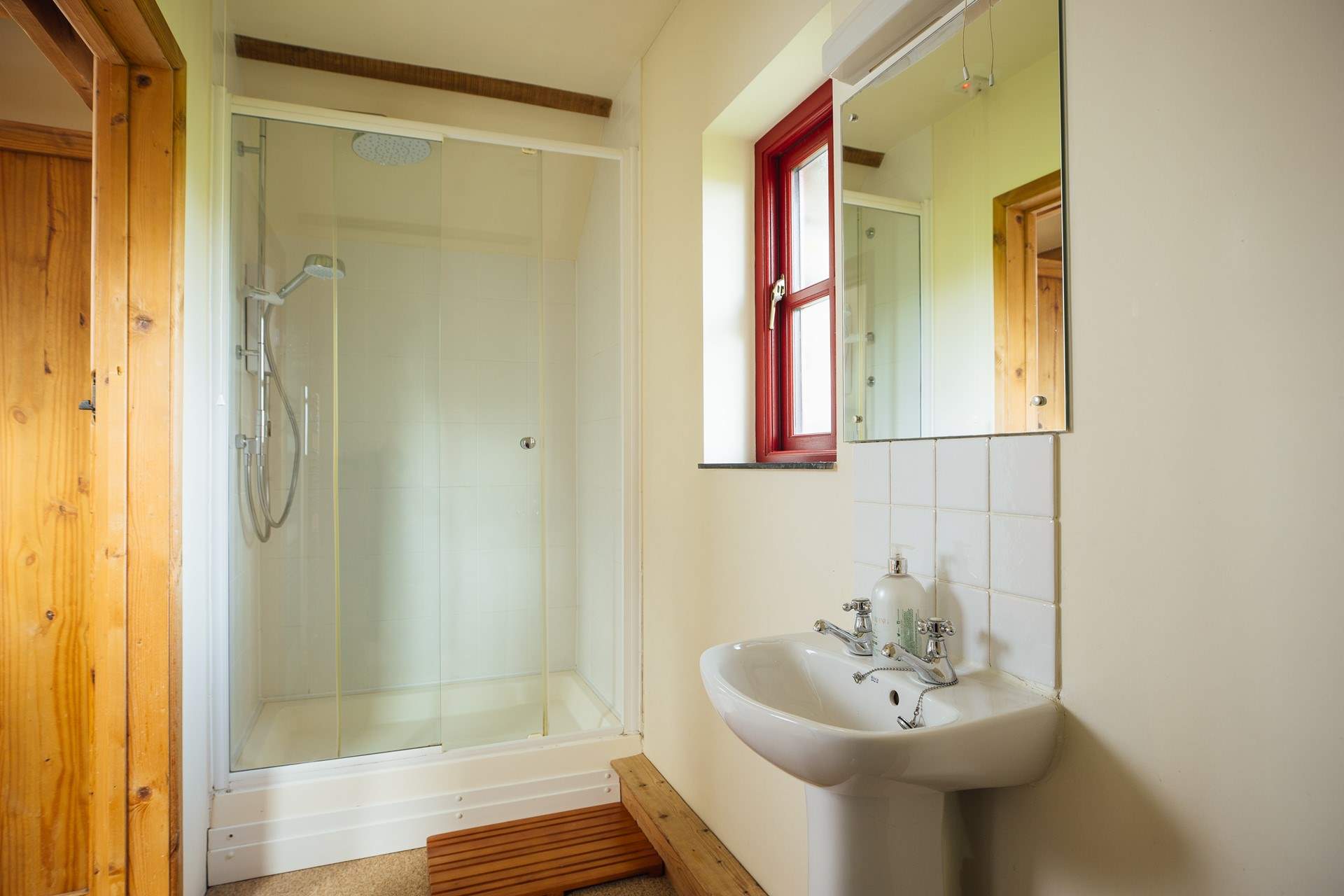 Second en-suite shower room. 