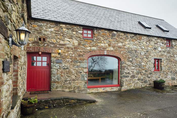 Y Beudy is a 4 bedroom, dog friendly cottage with sea views near St Davids.