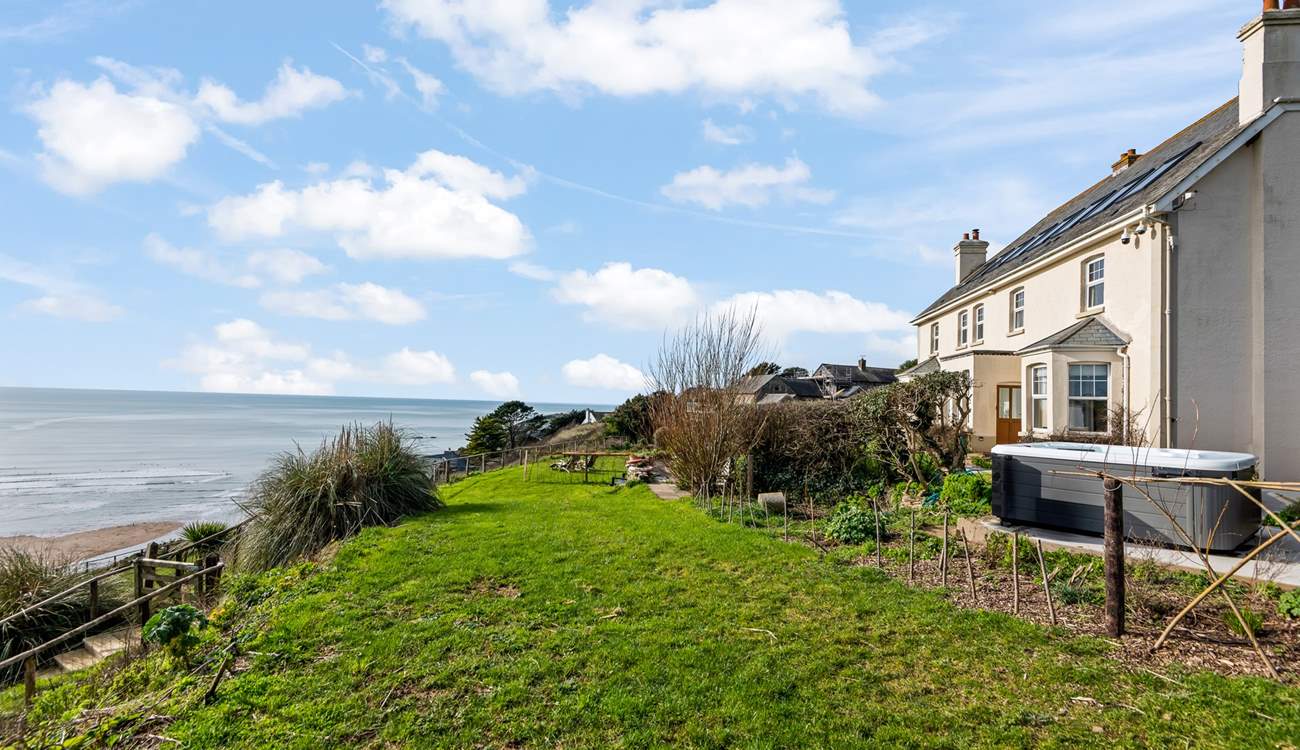 Welcome to Mount Folly Farmhouse. With a hot tub perfectly positioned to enjoy these fabulous sea views, what more could you want from a location.