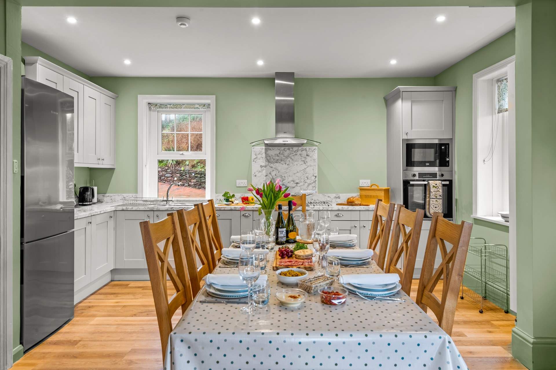 Feasting together is such a pleasure. Chef will enjoy whipping up a feast in the large and well-equipped kitchen.