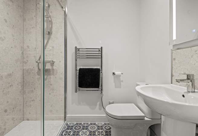 Bedroom 2's en suite.