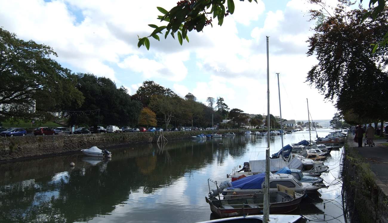 The beautiful town of Kingsbridge is only a short car journey away. 