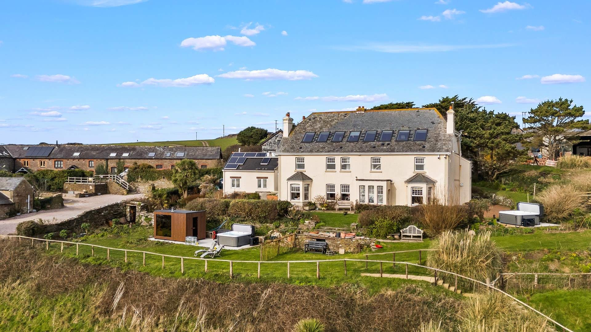 Mount Folly Penthouse spans the entirety of the top floor of this glorious building.