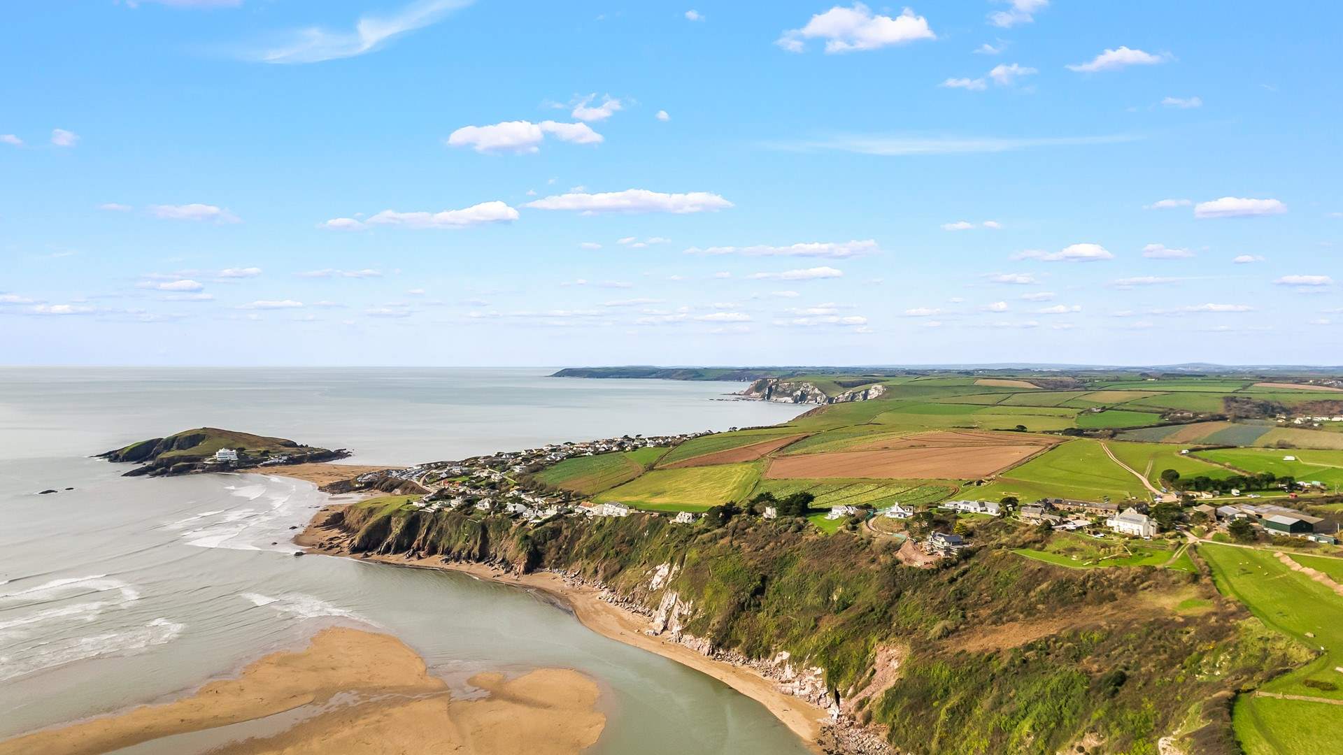 Bigbury-on-Sea is one of the most favourite Devon hotspots. Surrounded by stunning countryside, whilst being perched on this magnificent coastline, you can see why.
