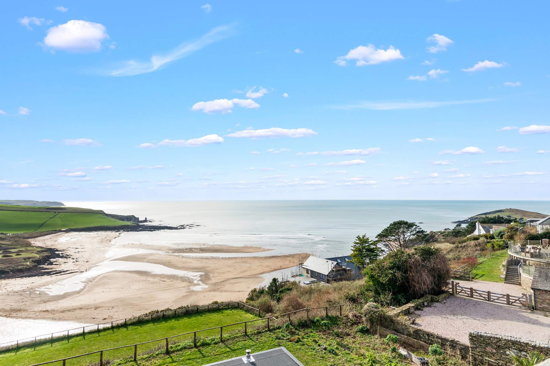 Superb views can be enjoyed from every window of the penthouse.