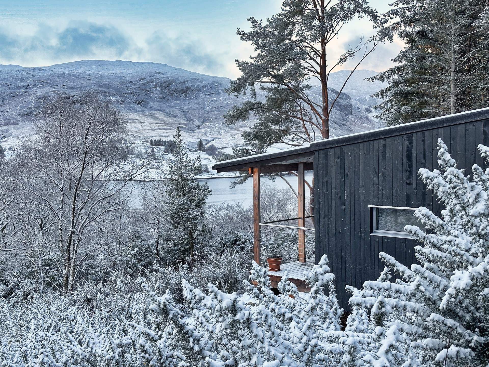 Tucked away within its own woodland clearing, this cabin offers a true connection to the elements. 