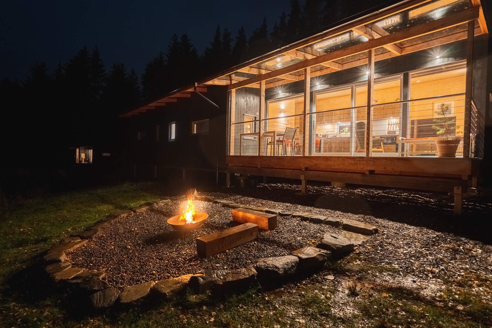 Gather around the fire pit and enjoy total tranquillity. 