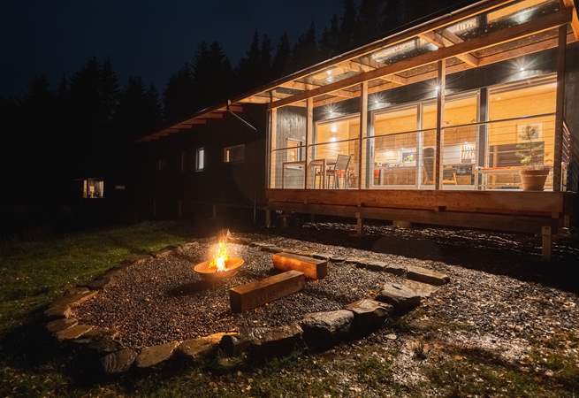 Gather around the fire pit and enjoy total tranquillity. 