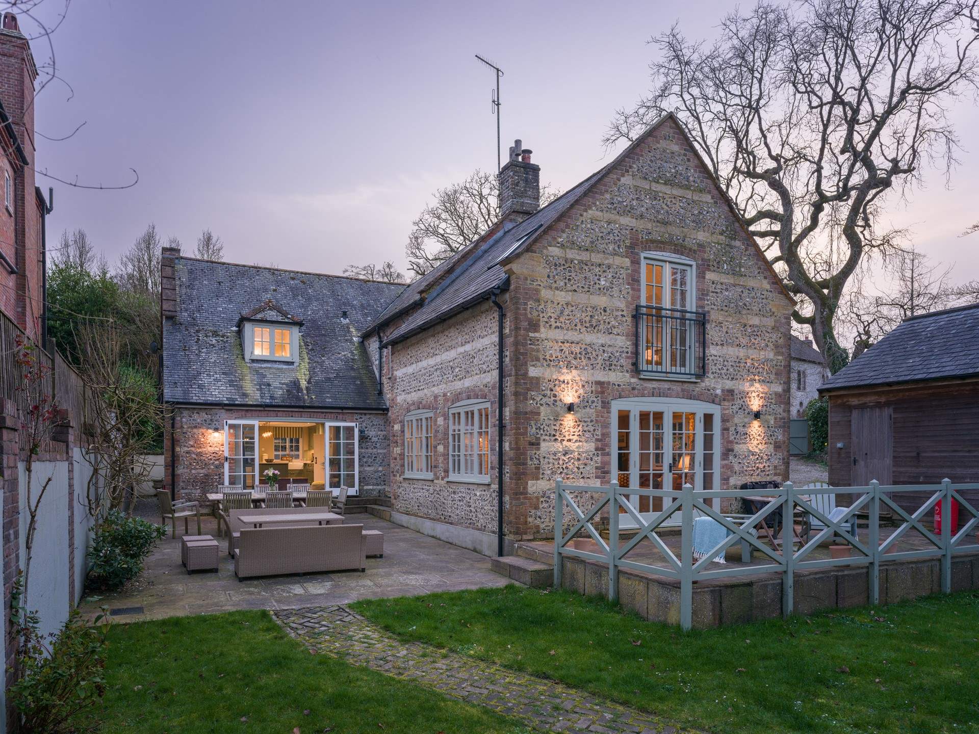 Come evening time the house becomes the most idyllic spot to relax, feast, chat, and laugh with your nearest and dearest.