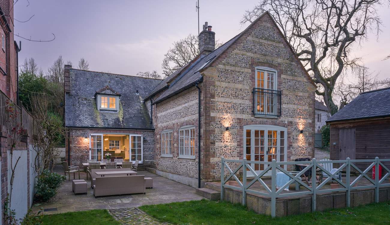 Come evening time the house becomes the most idyllic spot to relax, feast, chat, and laugh with your nearest and dearest.